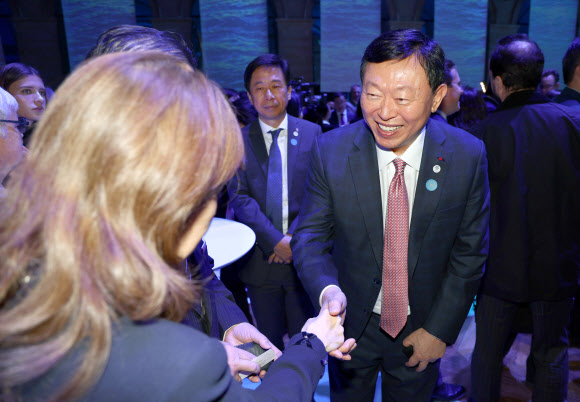 국경일 리셉션 참석자와 신동빈 롯데그룹 회장