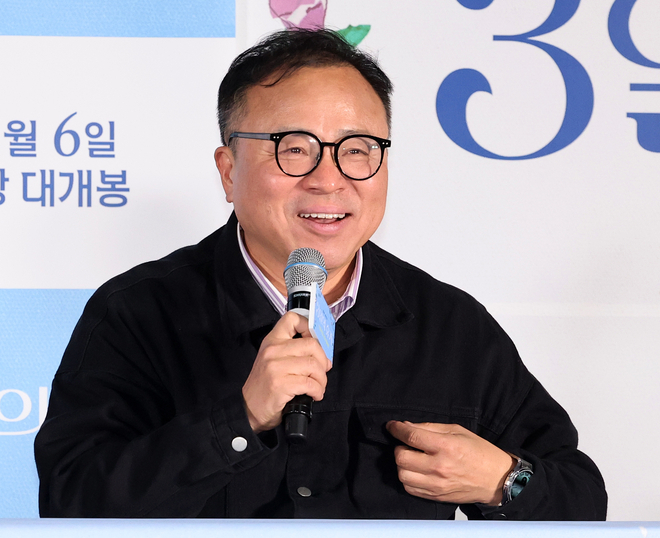 육상효 감독이 27일 오후 서울 광진구 아차산로 롯데시네마 건대입구에서 열린 영화 ‘3일의 휴가‘ 언론시사회에 참석해 인사말을 하고 있다. 뉴스1