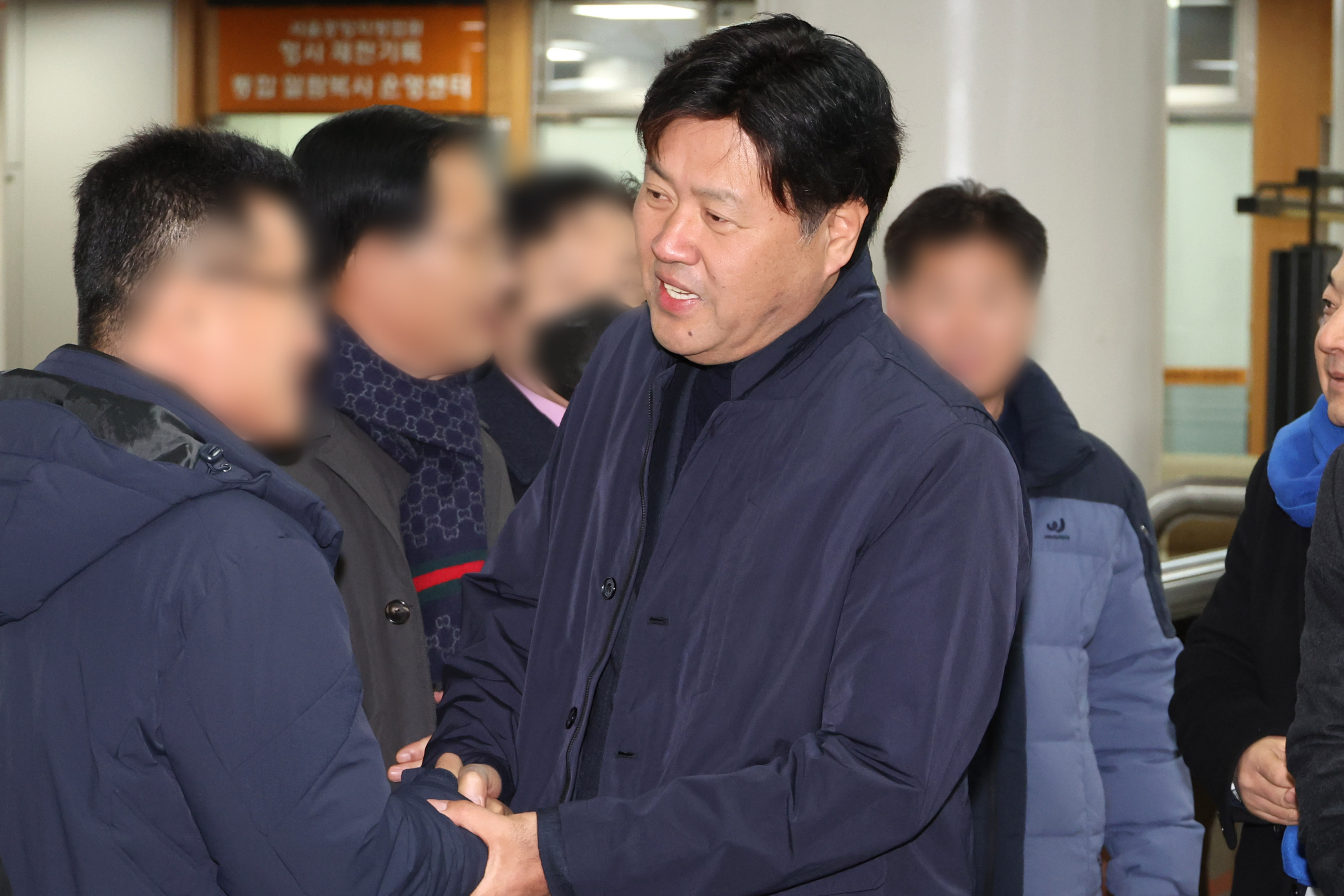 ‘불법 정치 자금’ 김용 법정 구속