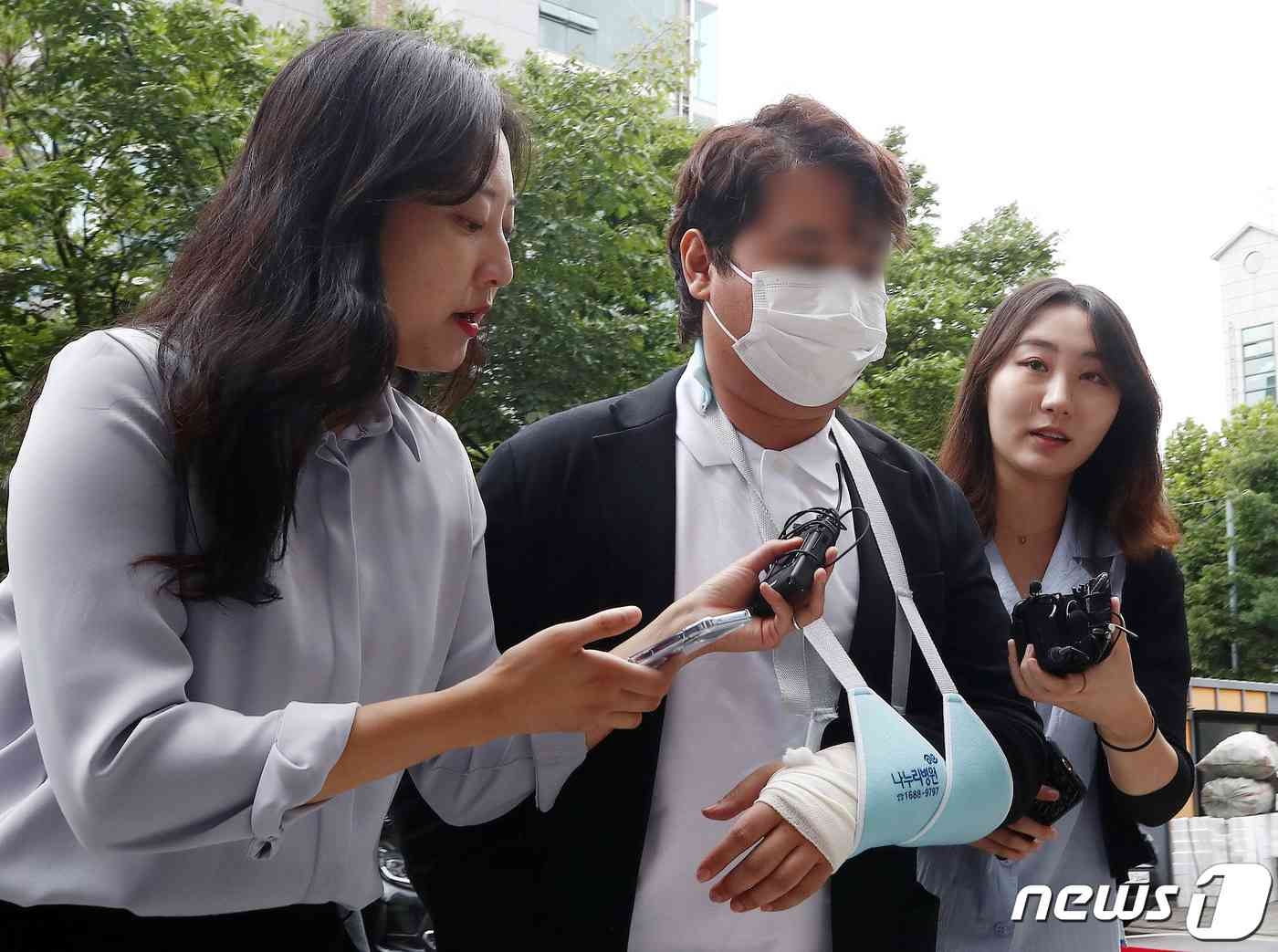 이희진(37)씨가 지난 9월 코인 사기 혐의와 관련 구속 전 피의자 심문을 받기 위해 서울남부지법에 출석하고 있다.