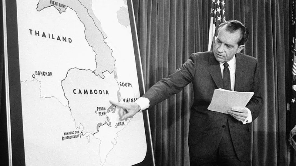 지도에는 사람이니 민족이니 하느 것들을 찾을 수 없다. 리처드 닉슨은 자신의 손가락이 가리키는 것이 의미하는 것을 정확히 알고 있었을까.