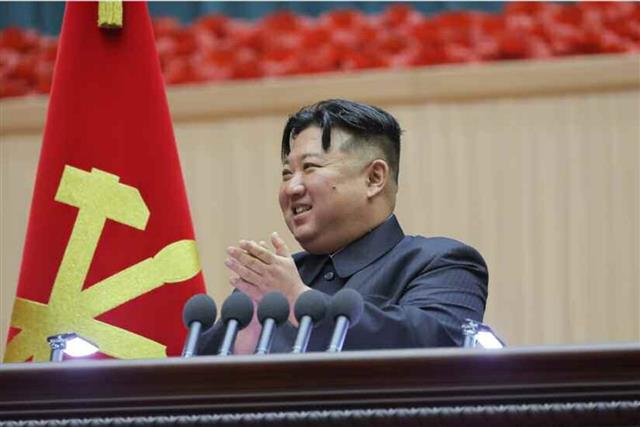 전국 어머니대회 참석한 북한 김정은…밝은 표정으로 개회사