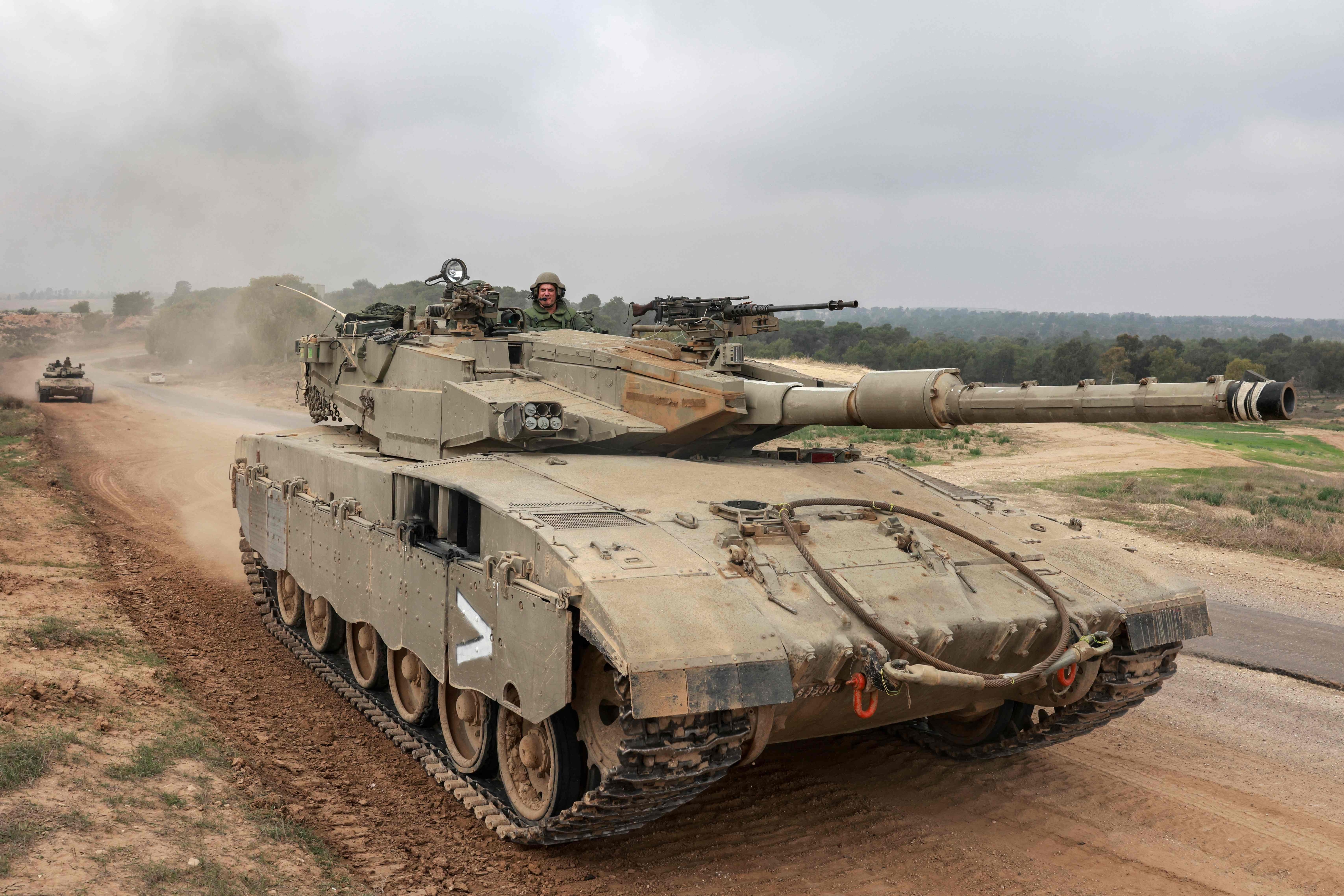 가자지구 인근에서 기동중인 이스라엘군 탱크. AFP 연합뉴스 자료사진