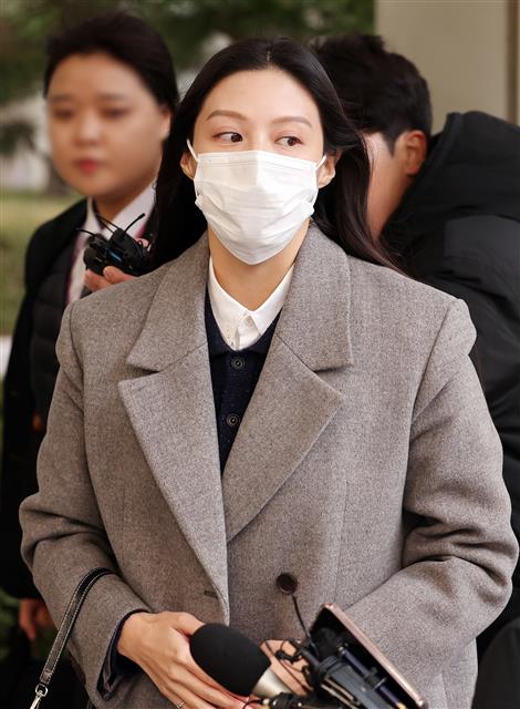 조국 딸 조민, ‘입시비리 의혹’ 첫 법정 출석