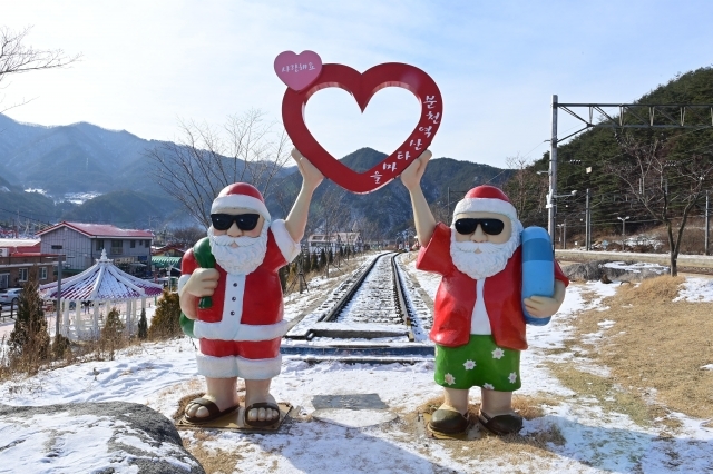 오는 16일 개장 예정인 경북 봉화군 소천면 분천 산타마을(분천역) 전경. 봉화군 제공