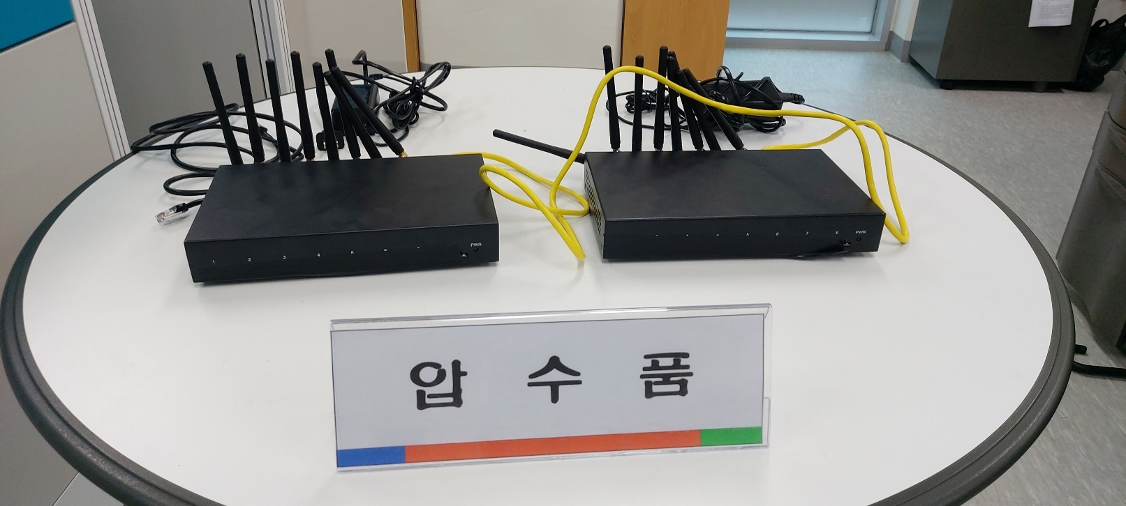 경찰이 압수한 변작 중계기. 제주경찰청 제공