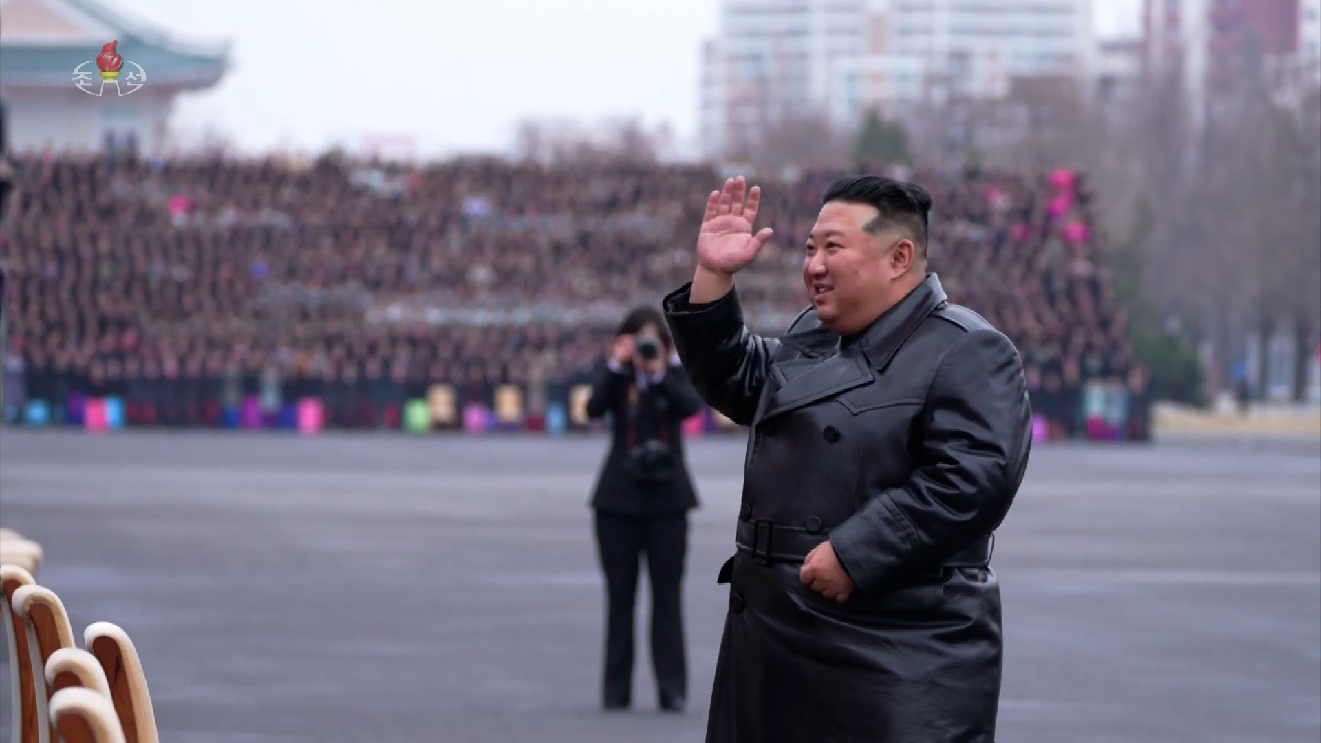 북한 김정은, 제5차 전국어머니대회 참가자들과 기념촬영