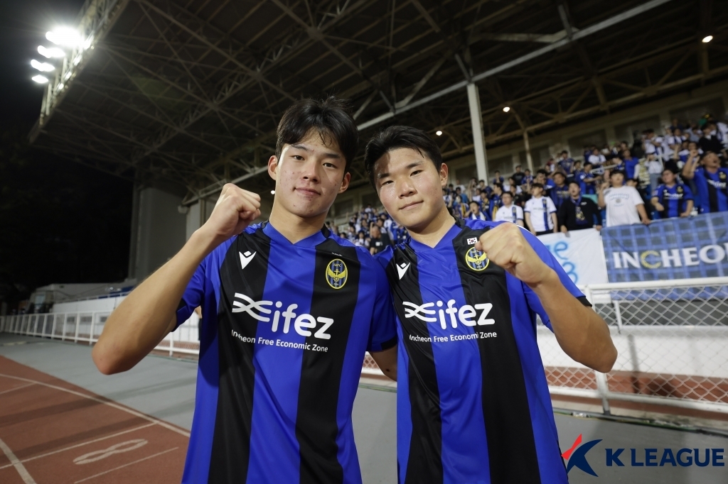 13일 카야FC와의 경기에서 해결사 역할을 한 인천의 젊은 피 박승호, 최우진. 한국프로축구연맹 제공
