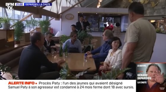 프랑스 배우 제라드 드파르디외(오른쪽 좌석의 푸른색 상의)가 북한의 9·9절 70주년 행사에 초청받아 평양을 방문, 지난 2018년 9월 7일 평양 시내에서 한가로운 시간을 보내고 있다. BFMTV 영상 캡처