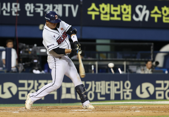 한국야구위원회(KBO)는 18일 박유연(전 두산 베어스)에 대한 상벌위원회를 개최하고 총 80경기 출장 정지를 결정했다고 밝혔다. 사진은 두산 소속으로 타격하는 박유연. 연합뉴스