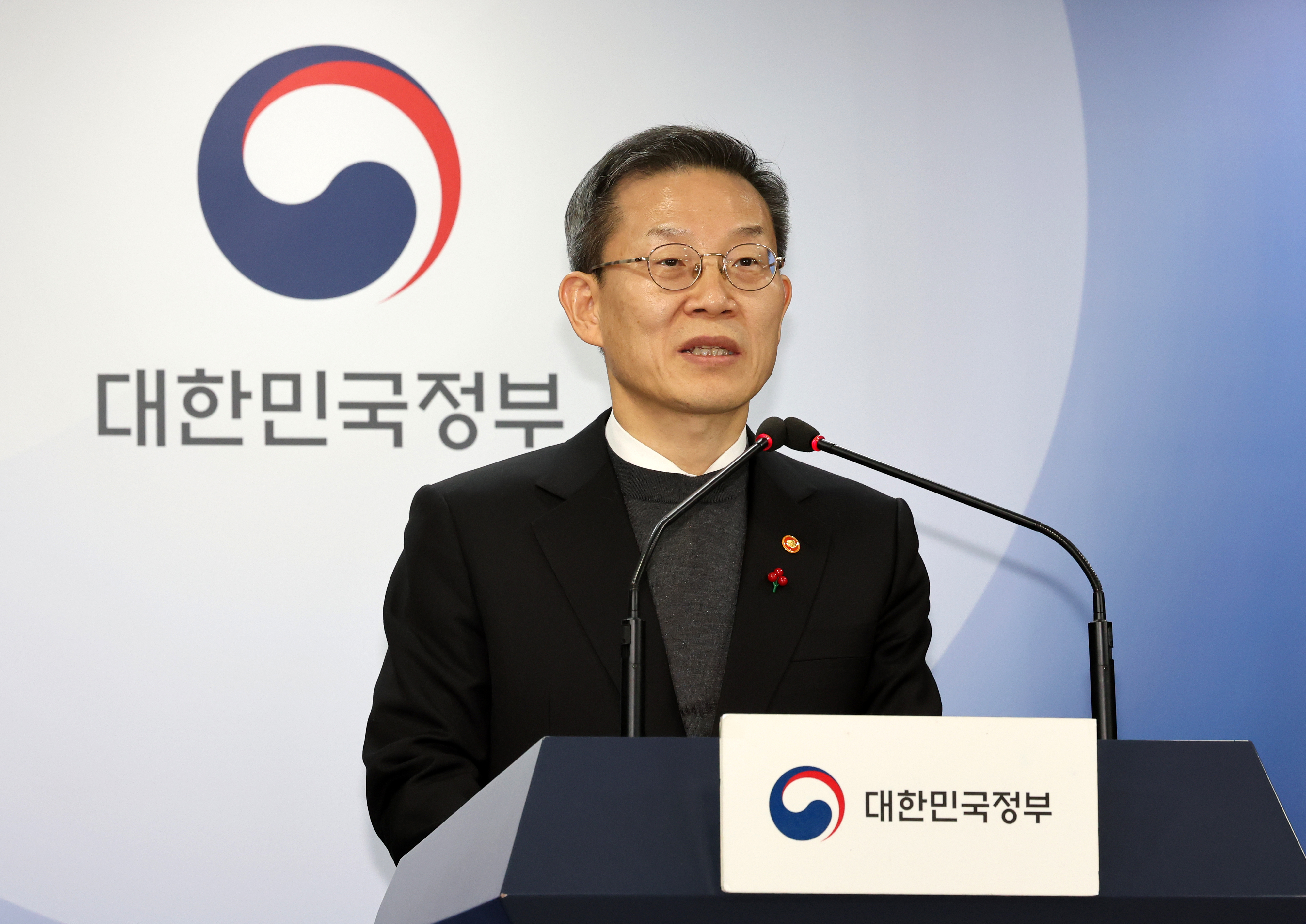 이종호 과학기술정보통신부 장관이 22일 오후 서울 종로구 정부서울청사에서 2024년도 예산 및 정부 연구개발(R&amp;D) 예산 관련 브리핑을 하고 있다. 2023.12.22 뉴시스