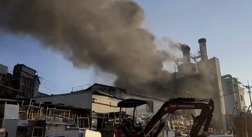 25일 오후 4시쯤 인천 부평구 십정동 도금 공장에서 화재가 발생했다.사진은 화재현장. 인천시소방재난본부 제공