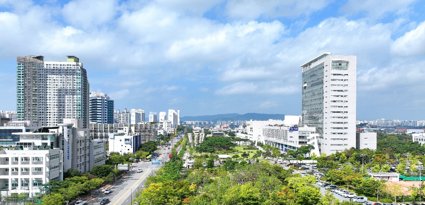 광주 서구 광주광역시청 일대 전경. 오른쪽에 광주시청사가 보인다. 광주광역시 제공