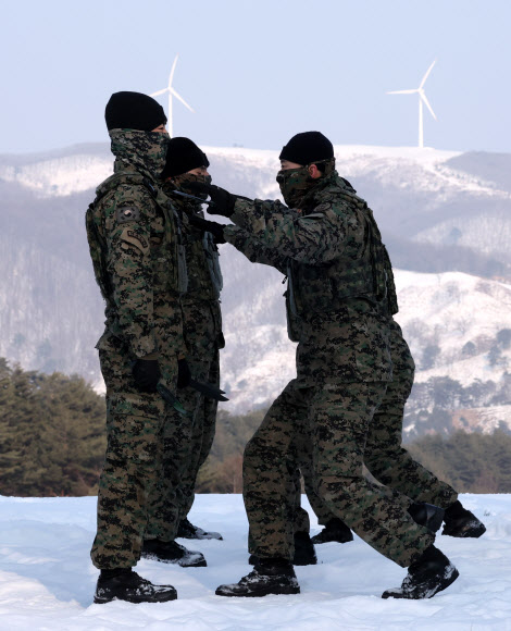적의 숨통을 노린다