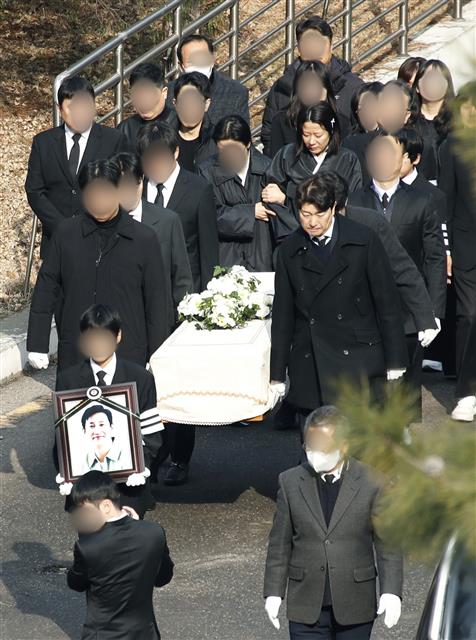 고 이선균, 가족·동료 배웅 속 영면