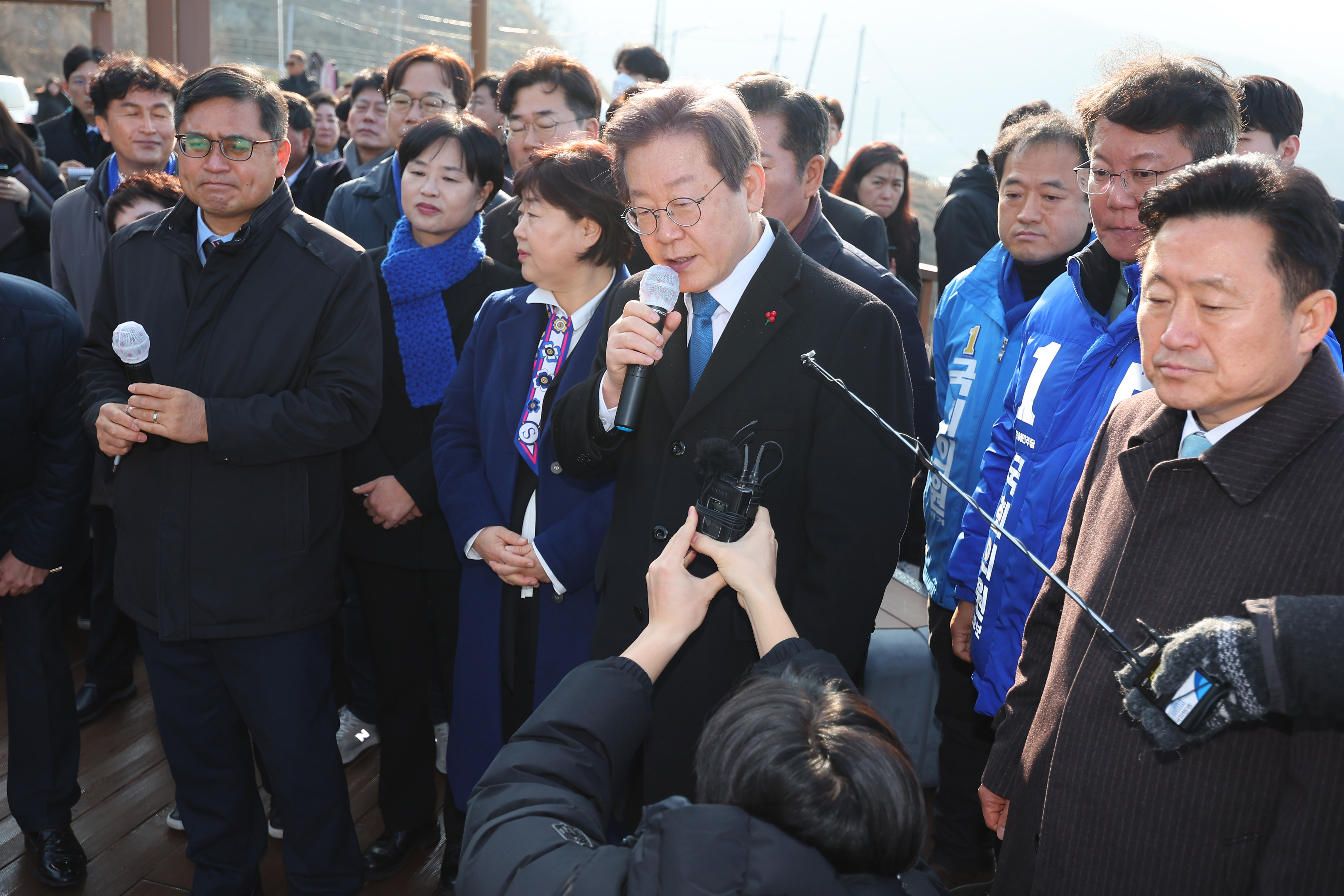 가덕도 찾은 이재명 대표