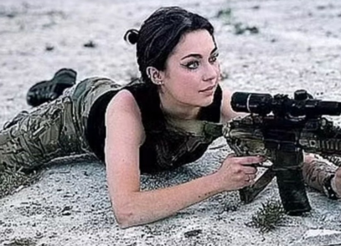 우크라이나에서 전투의무병으로 자원봉사를 해온 20대 영국인 여성 캐서린 미엘니추크. 페이스북 캡처