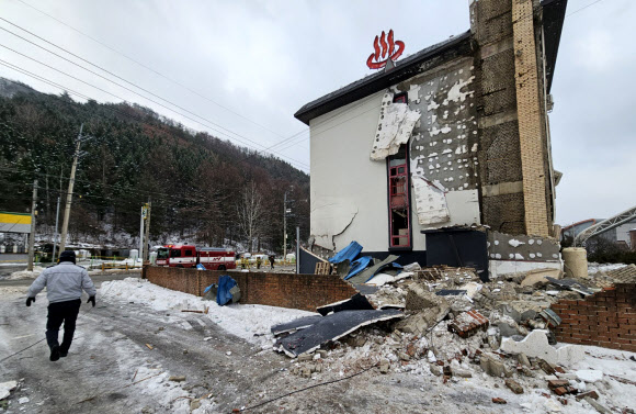 LPG 충전소 폭발 사고에 무너진 건물