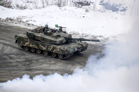 목표지역으로 기동하는 수기사 K1A2전차