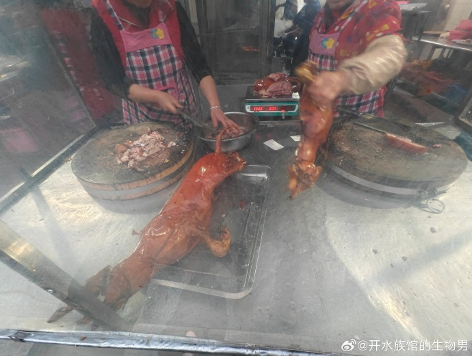 중국의 개고기 요리 장면. 웨이보 캡처