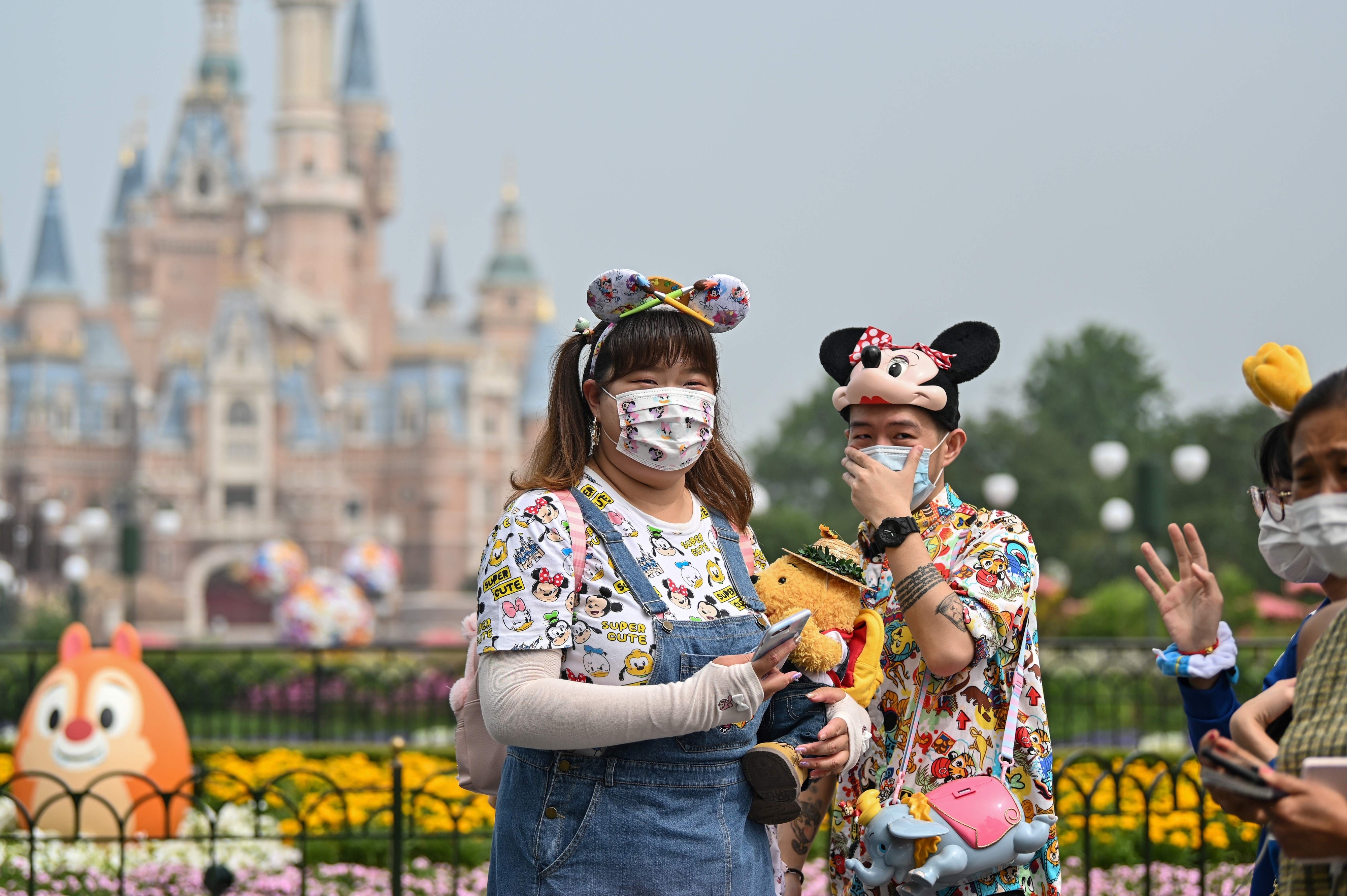 중국의 유명 관광지 가운데 하나인 상하이 디즈니랜드. AFP 연합뉴스