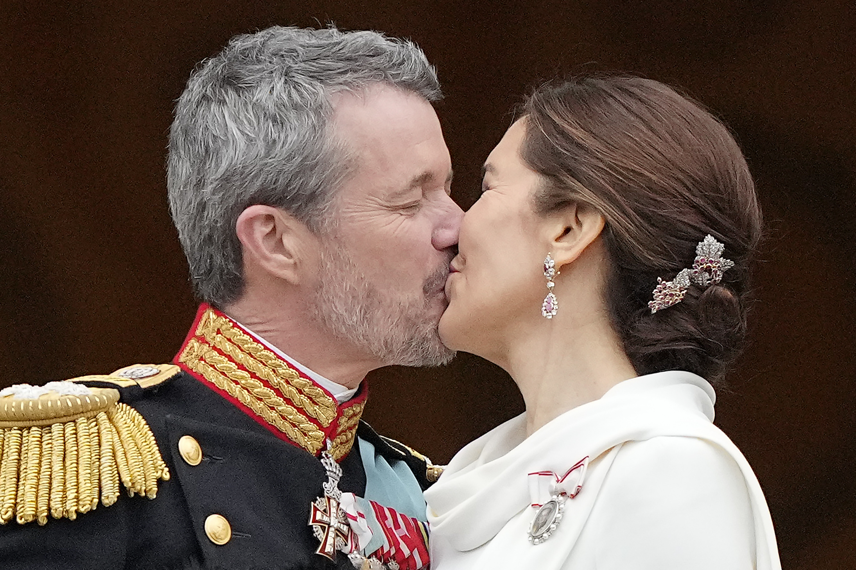 메리 왕비에게 키스하는 프레데릭 10세 덴마크 국왕