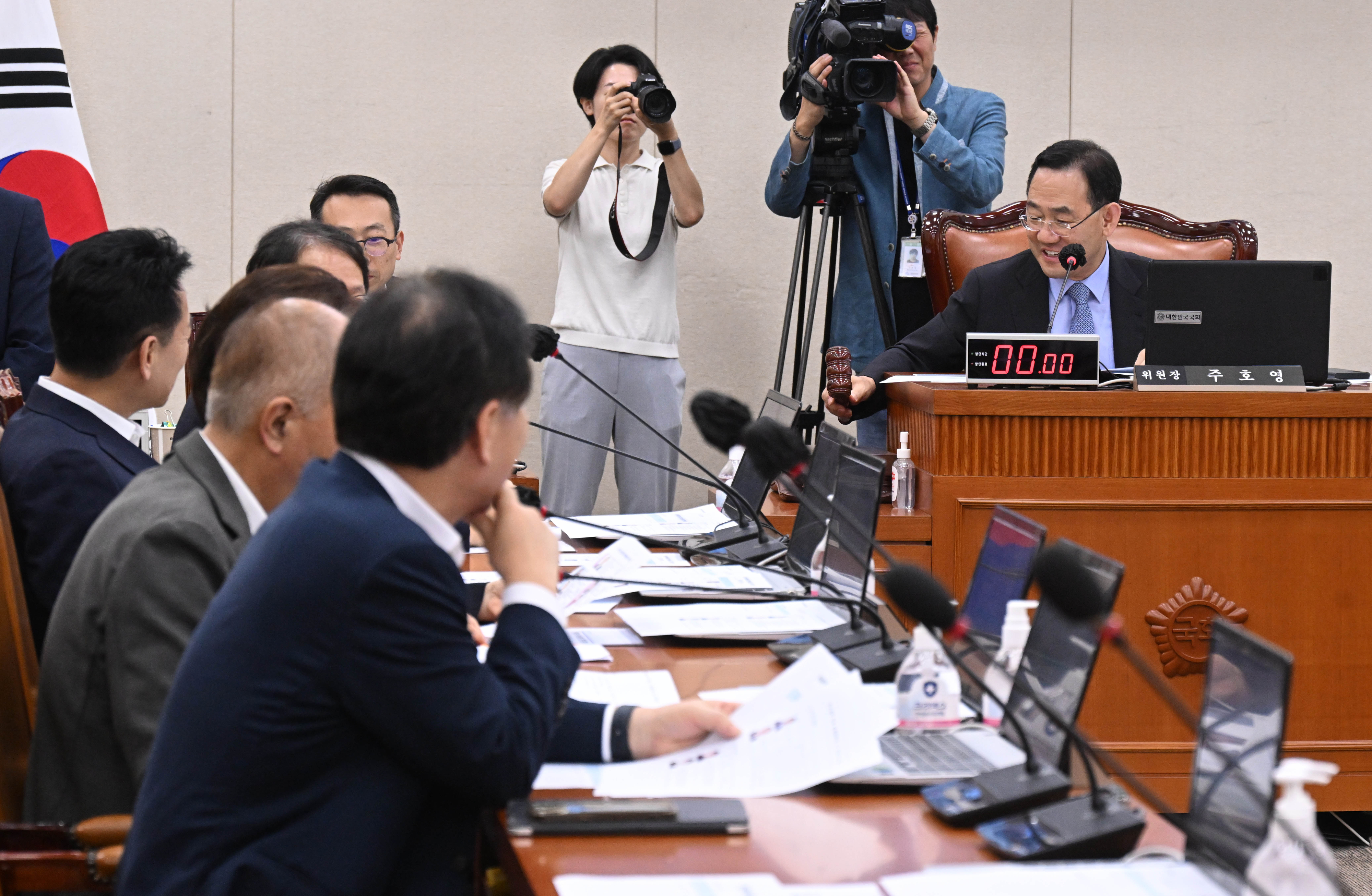 4일 국회에서 연금개혁특별위원회 전체회의가 열리고 있다. 안주영 전문기자