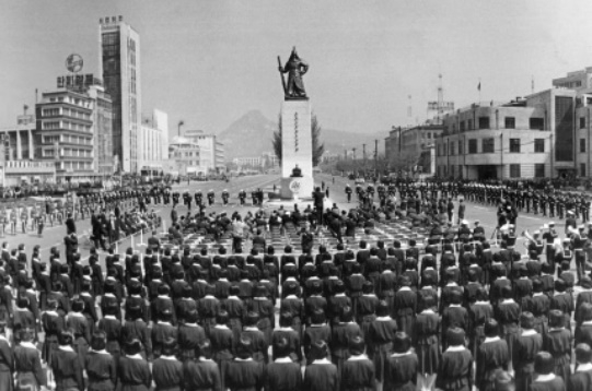1968년 4월 27일 이순신 장군상 건립 기념식. 서울신문 DB