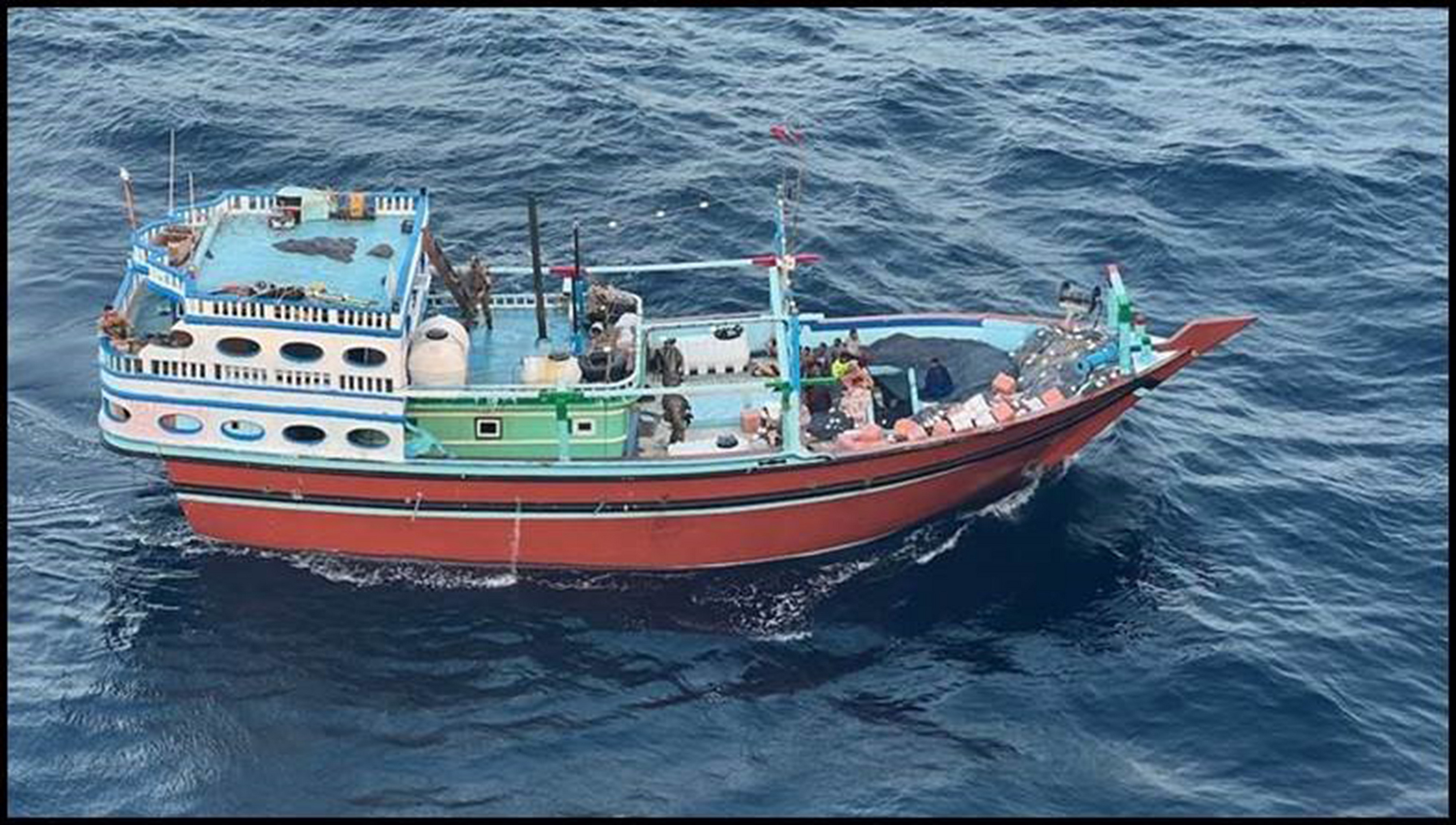 미군, 후티 불법 무기 나르던 선박 나포