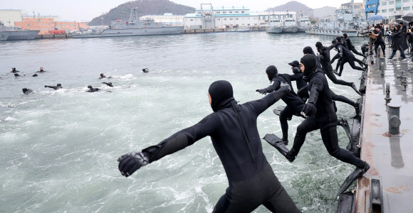 해군 SSU 겨울 바닷속으로