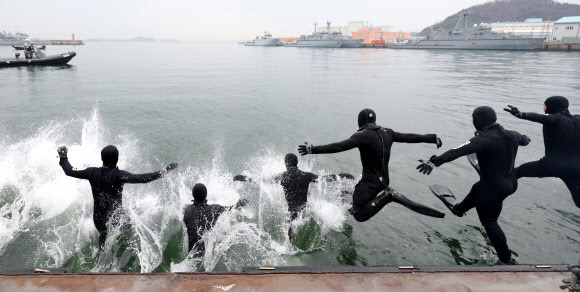 해군 SSU 겨울 바닷속으로
