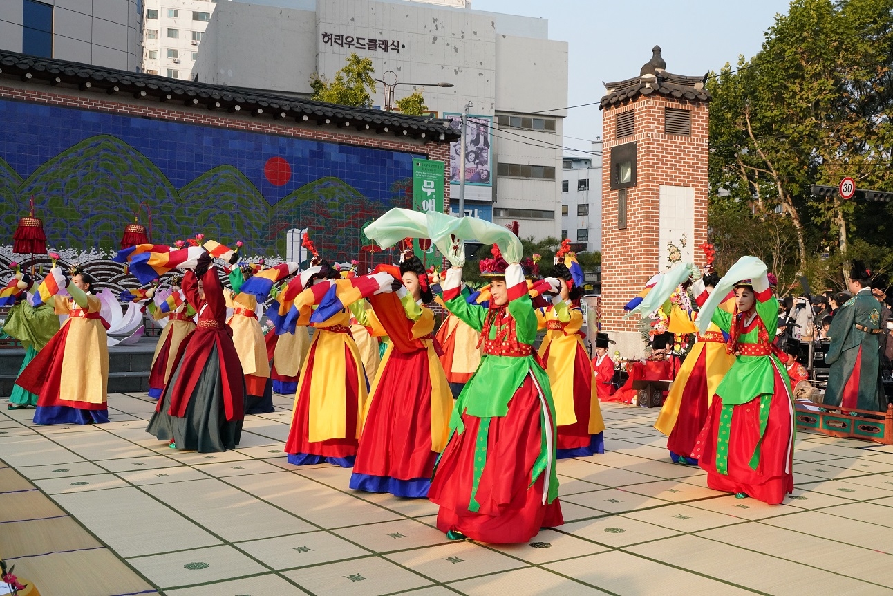 지난 2022년 10월 열린 종로구립 궁중무용단 정기공연.  종로구 제공