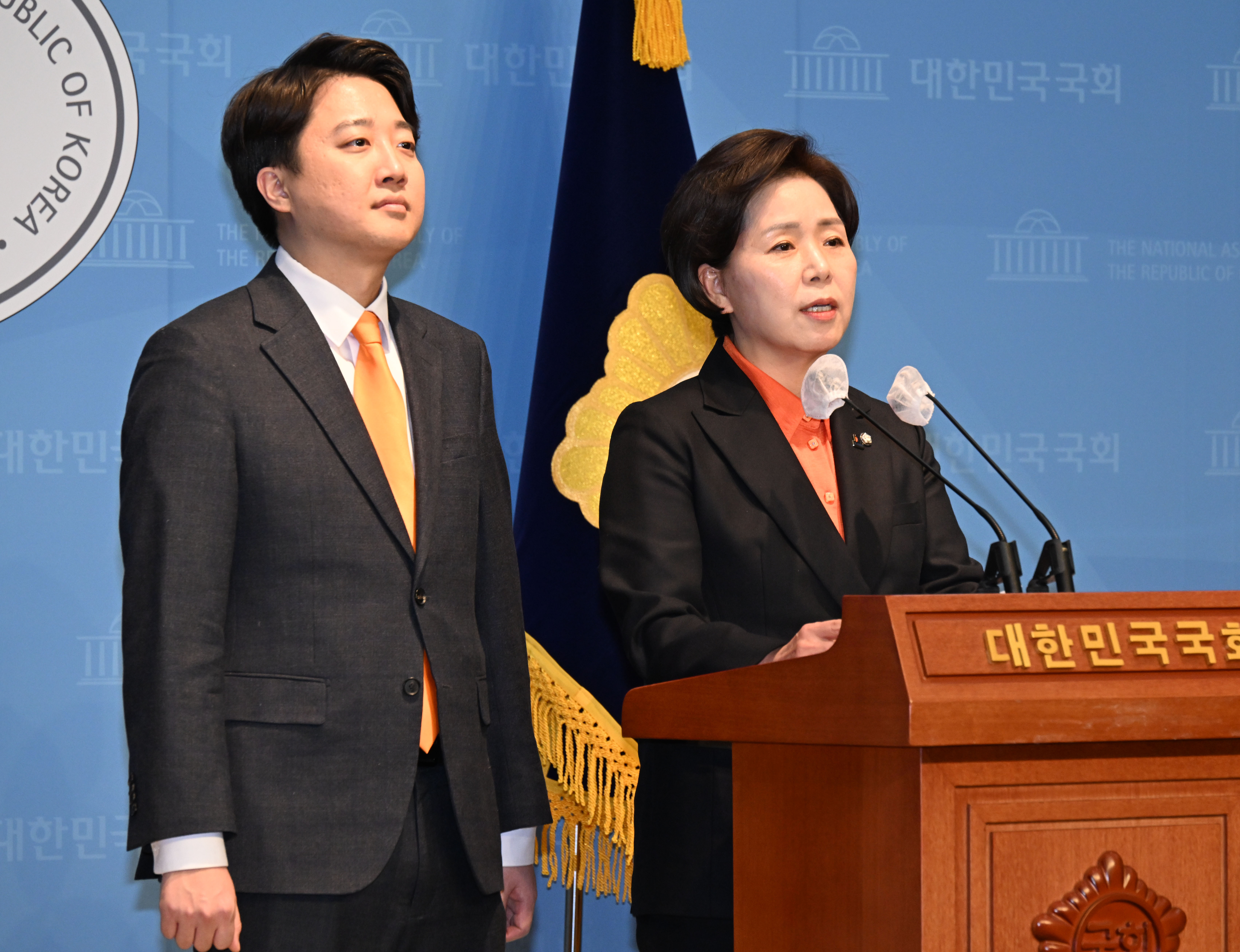 양향자(오른쪽) 한국의희망 대표와 이준석 개혁신당 대표가 국회 소통관에서 공동 기자회견을 하고 있다. 안주영 전문기자