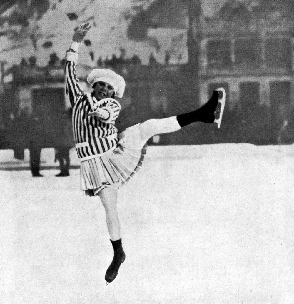 1924년 프랑스 샤모니l에서 열린 제 1회 동계올림픽 피셔 스케이팅에 노르웨이 대표로 출전한 11세 소냐 헤니. 골찌에 그쳤지만 어린 나이에 관중에게 큰 인기를  모은 헤니는 차기 대회인 1928년  스위스 생모리츠, 1932년 미국 레이크플래시드, 1936년 독일 가르미슈파르텐키르헨 동계올림픽 금메달을 차지하는 등 역사상 가장 유명한 피겨 스케이터로 성장했다. 헤니는 이후 미국으로 건너가 영화배우로도 활동했다. 국제올림픽이원회(IOC) 홈페이지