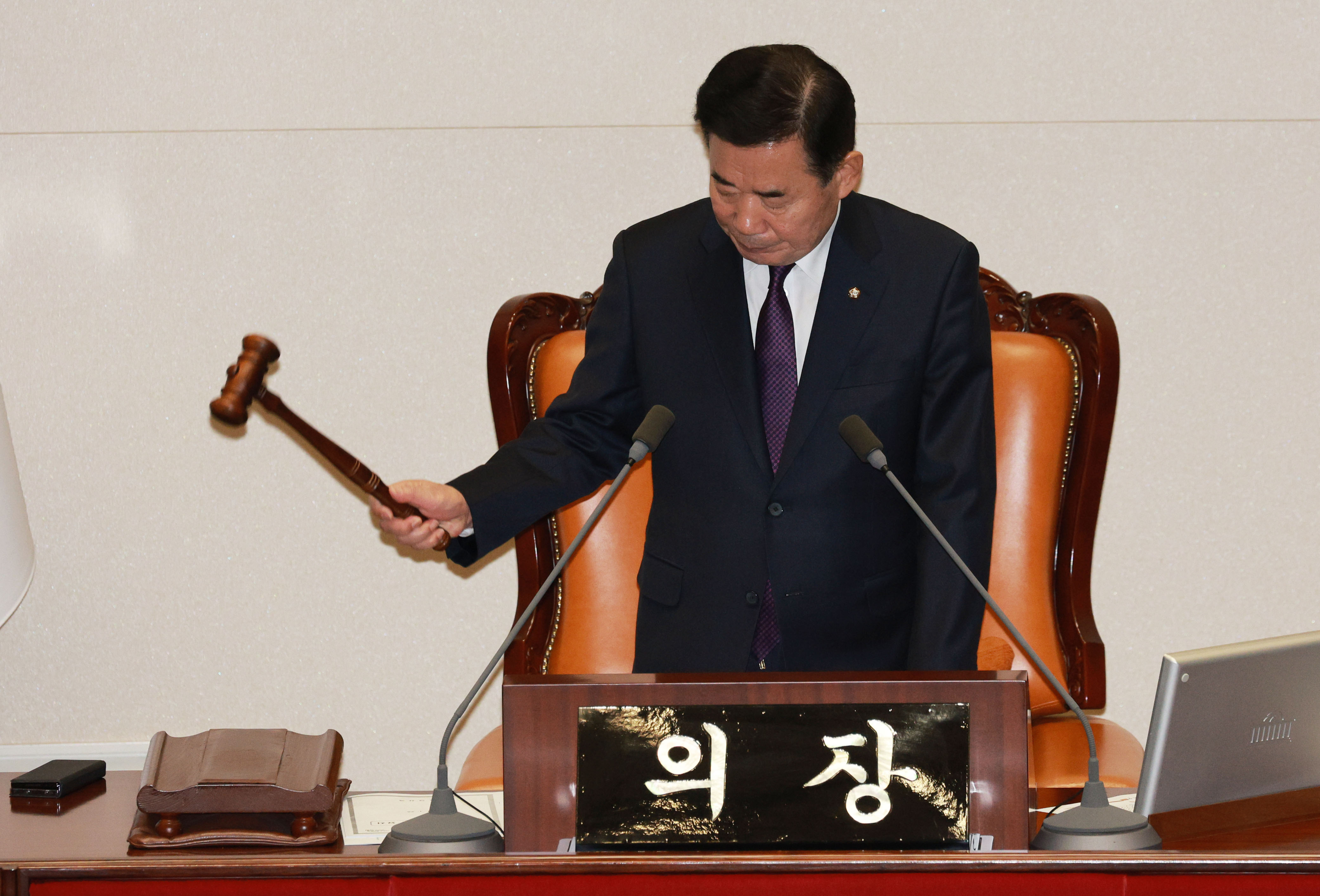 김진표 국회의장이 25일 국회에서 열린 본회의에서 개회 선언을 하고 있다. 연합뉴스