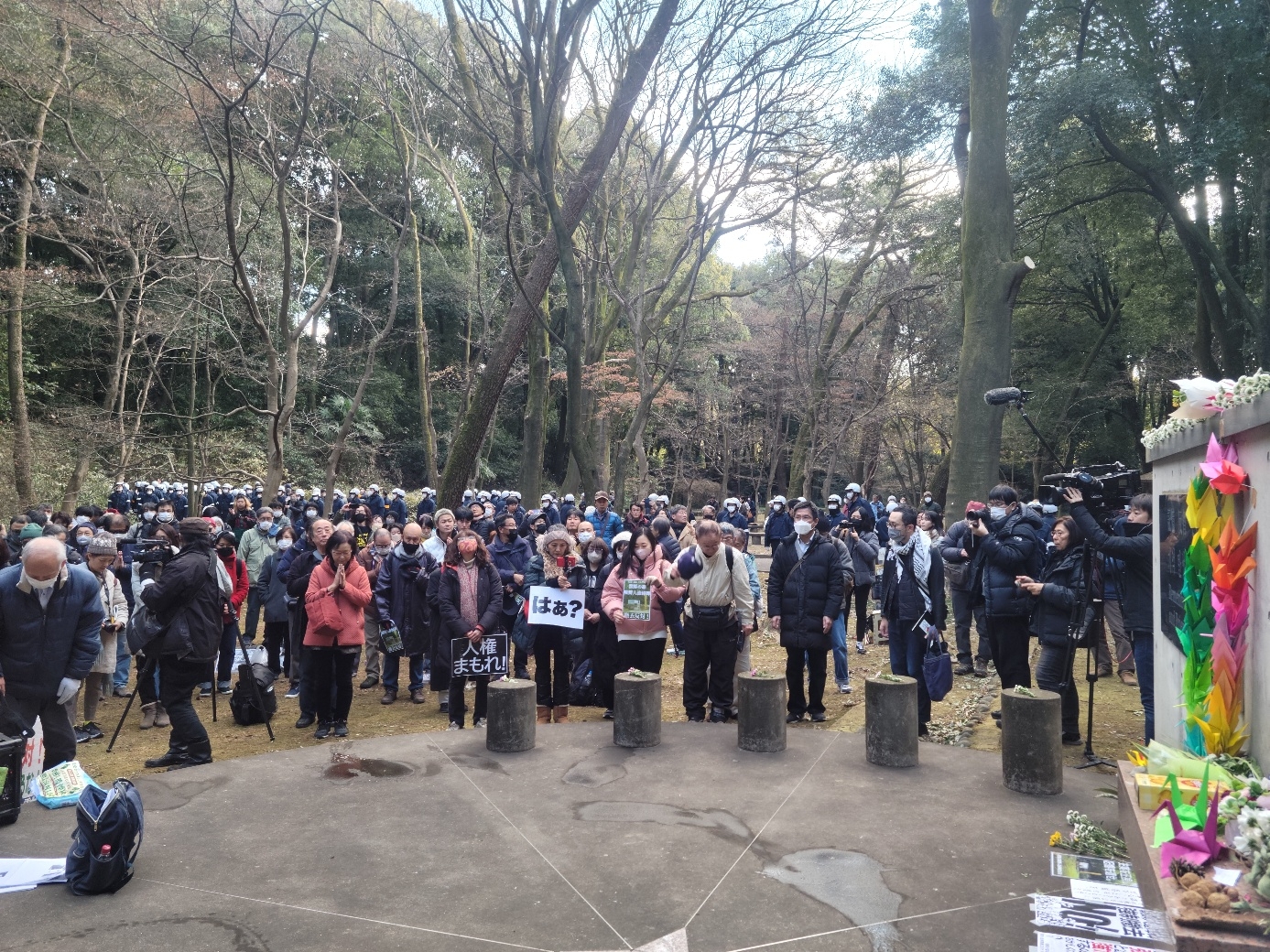 조선인 희생자들을 위해 묵념하는 일본 시민들