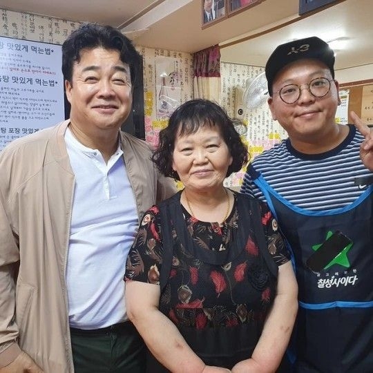 백종원(왼쪽부터) 더본코리아 대표와 ‘홍탁집’ 어머니, 아들 권상훈. 권상훈 인스타그램 캡처
