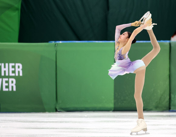 30일 강원 강릉시 아이스아레나에서 열린 2024 강원 동계청소년올림픽 대회 피겨스케이팅 여자 싱글 프리스케이팅 경기에서 대한민국 김유성이 연기를 펼치고 있다. 2024.1.30 연합뉴스