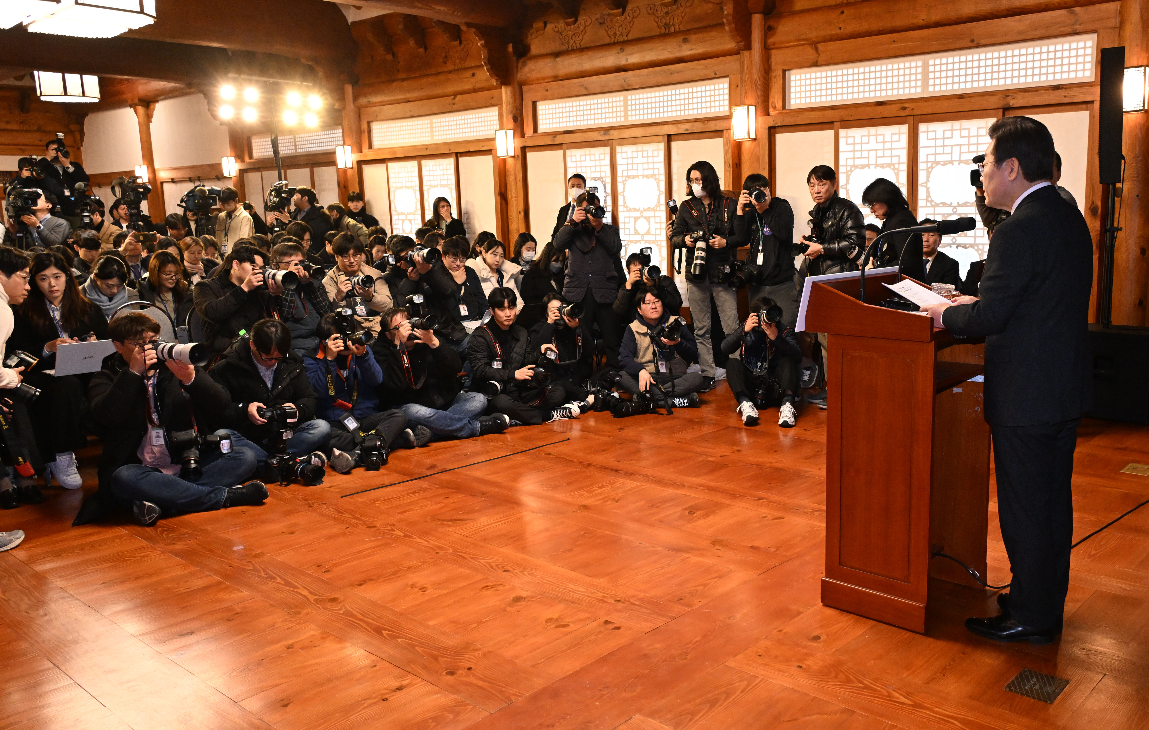 더불어민주당 이재명 대표는 31일 오전 국회에서 신년 기자회견을 열어 4·10 총선에 임하는 각오와 새해 당 운영 구상 등을 밝히는 기자회견을 하고 있다.2024.1.31.안주영 전문기자