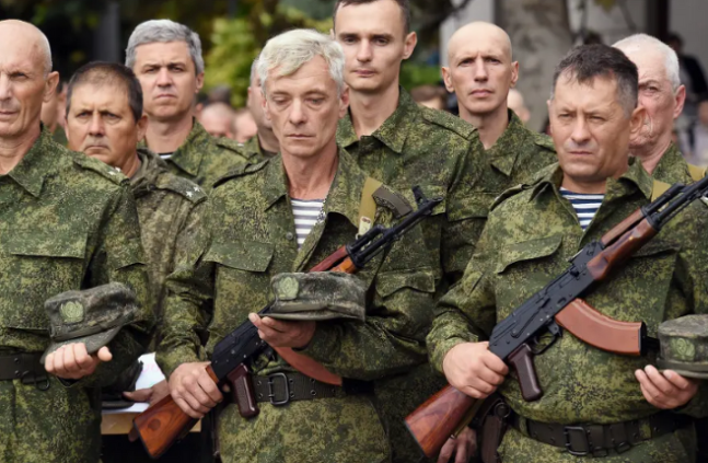 우크라이나를 침공한 러시아는 지난해 예비군의 동원 가능 연령을 60세에서 65세로, 위관급(소위~대위) 예비군은 55세에서 60세로 각각 상향하는 방안을 추진했다. TASS 연합뉴스 자료사진
