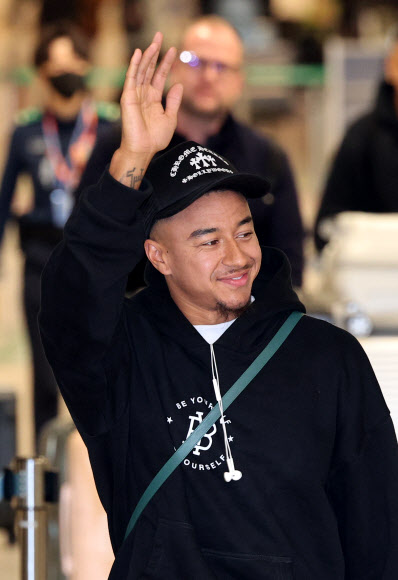 프로축구 FC서울 입단을 준비하는 잉글랜드 국가대표 출신 공격형 미드필더 제시 린가드가 5일 오후 인천국제공항을 통해 입국하고 있다. 2024.2.5  연합뉴스