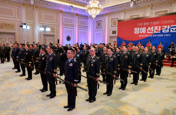 삼정검 수여받은 준장 진급자들
