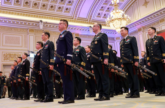 삼정검 수여받은 준장 진급자들