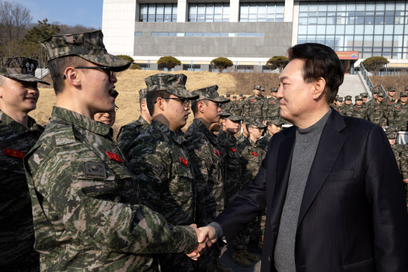 윤석열 대통령, 설 맞아 해병 2사단 장병 격려