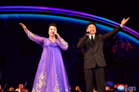 김정일 북한 국방위원장 생일 82주년을 맞아 평양에서 개막된 인민예술축전 첫 공연이 지난 12일 평양에서 열렸다고 조선중앙통신이 13일 보도했다. 2024.2.13  평양 조선중앙통신·연합뉴스