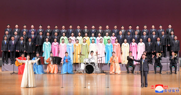 제2차 광명성절(김정일 생일·2월 16일) 경축 인민예술축전이 평양에서 연일 진행되고있다고 조선중앙통신이 14일 보도했다. 성, 중앙기관 일꾼들, 평양시 안의 근로자, 청년학생들이 공연을 관람했다. 2024.2.14. 평양 조선중앙통신·연합뉴스