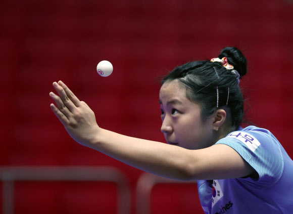 훈련하는 신유빈