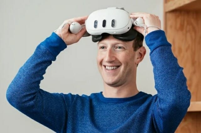 마크 저커버그 메타 최고경영자(CEO)가 자사의 차세대 가상현실(VR) 헤드셋인 ‘메타 퀘스트3’를 착용하고 있다.저커버그 페이스북