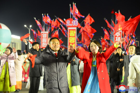 북한, 광명성절 맞아 학생들 야회 진행