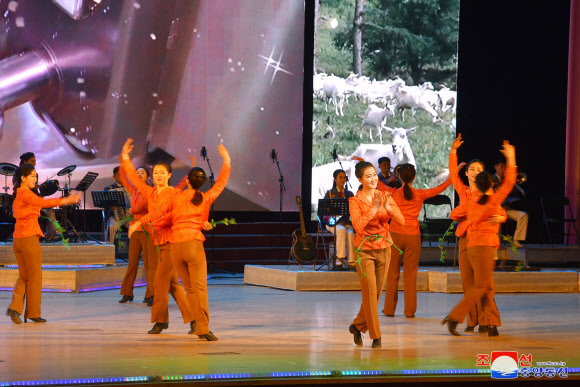 북한, 광명성절 경축 인민예술축전 진행